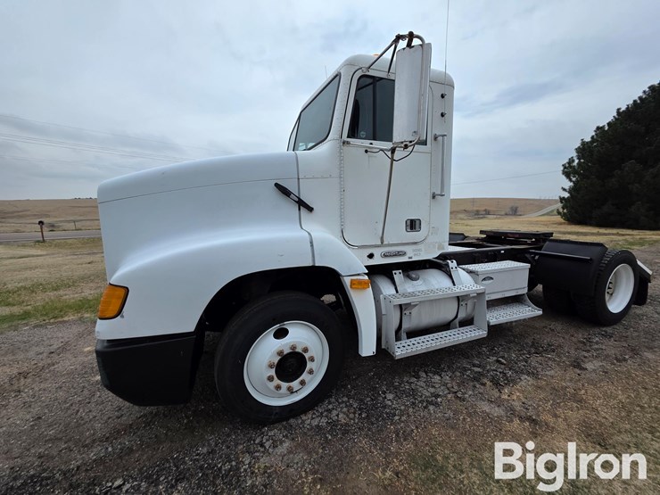 1999-freightliner-fld112-image-1