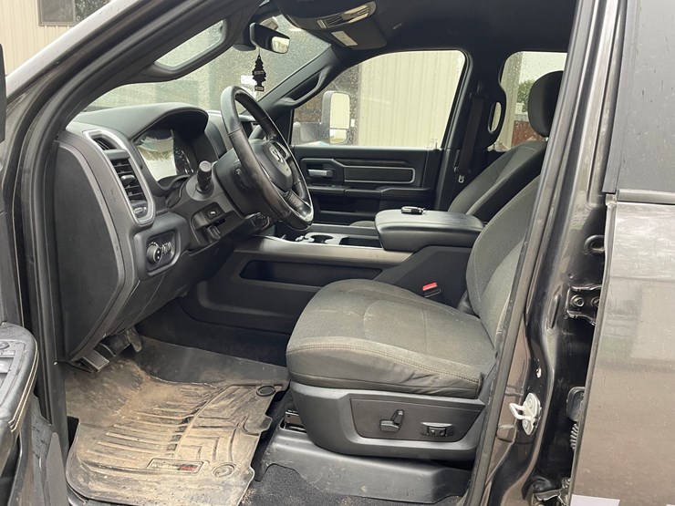 2019-dodge-ram-3500-image-39