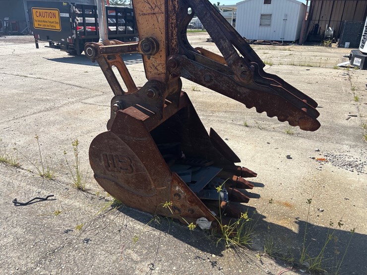 #1-•-2013-case-excavator-image-7