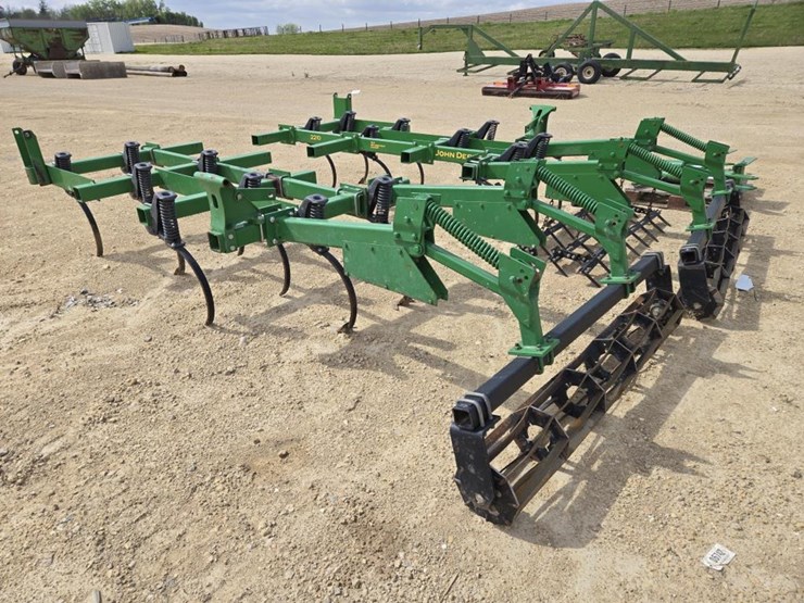 john-deere-2210-image-7