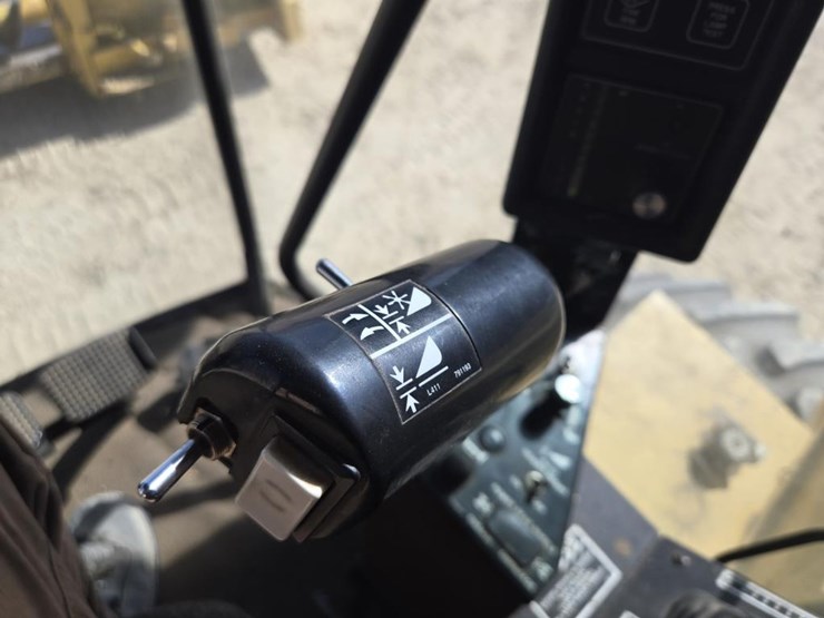 new-holland-tr97-image-28
