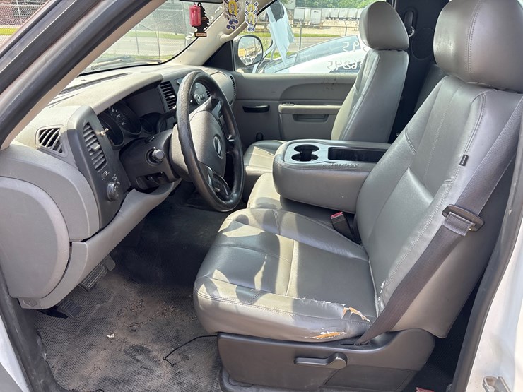 #17-•-2013-chevrolet-1/2-ton-pick-up-truck-image-5