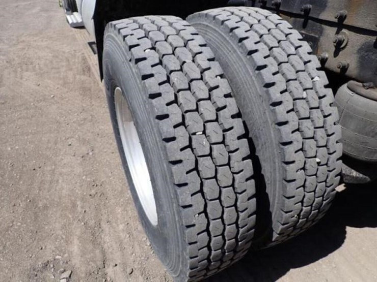 2004-peterbilt-379-image-48