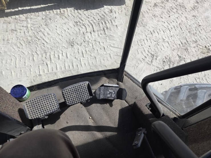 new-holland-tr97-image-31