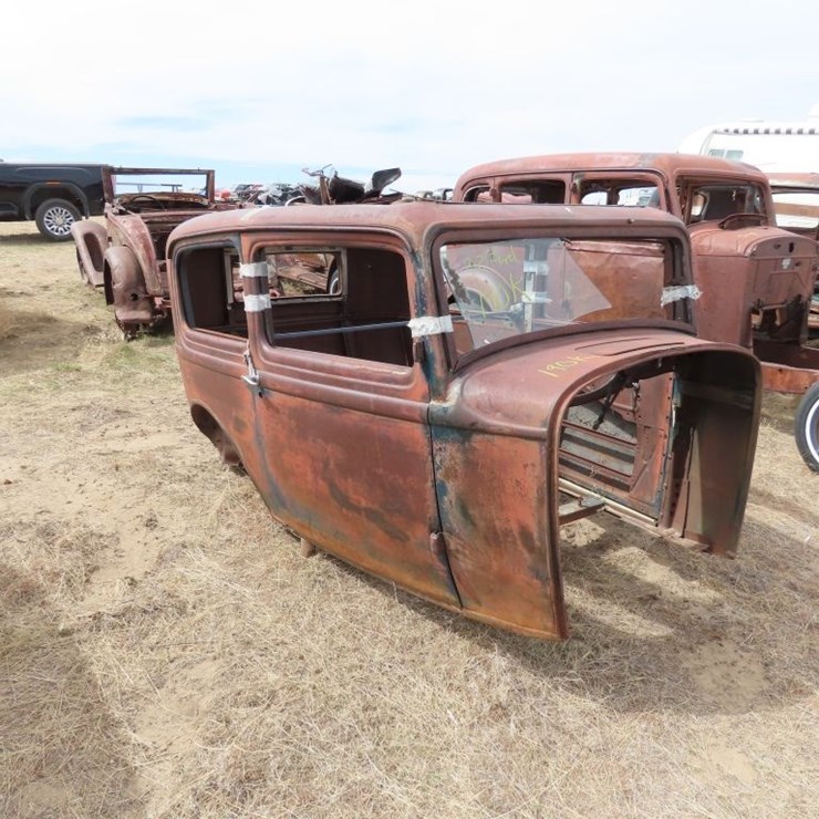 1932 Ford 2dr Sedan for Rod, Project, or Parts