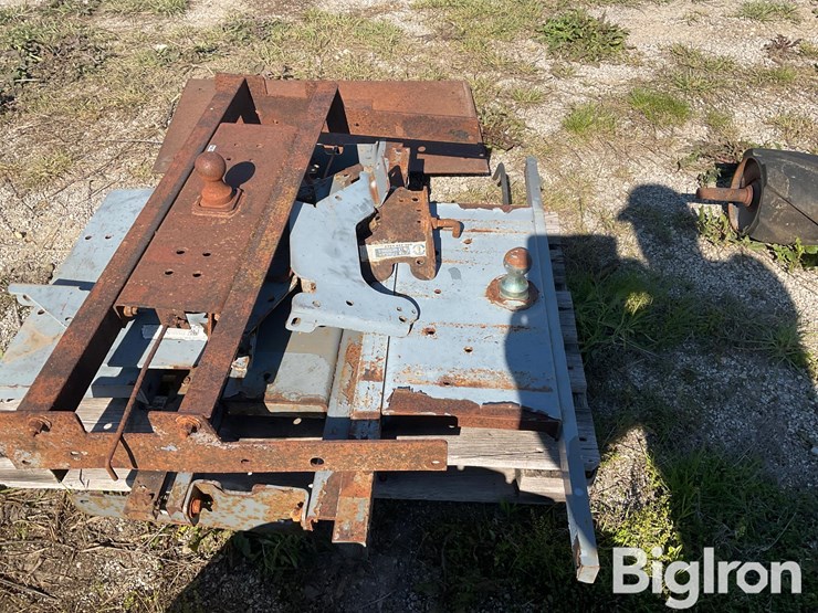 b-&-w-trailer-ball-hitches-image-6