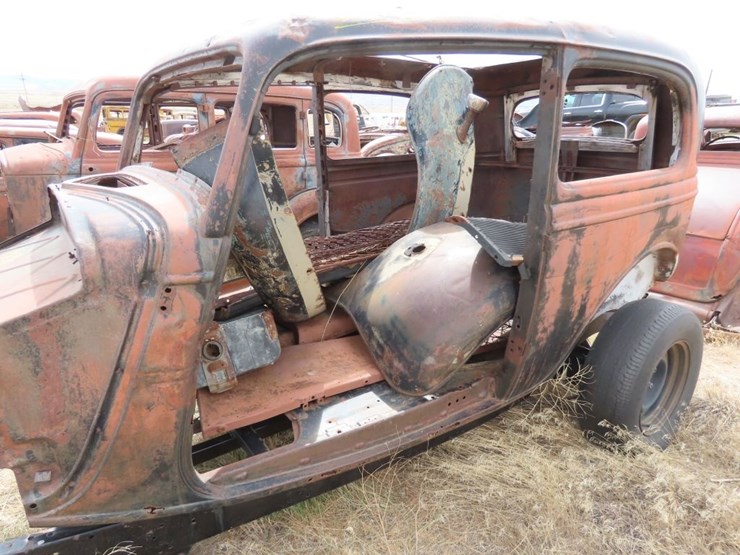 1932/3-ford-2dr-sedan-for-rod,-project,-for-parts-image-4