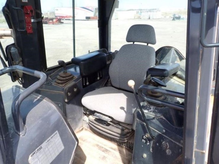 2005-deere-450j-lt-image-17