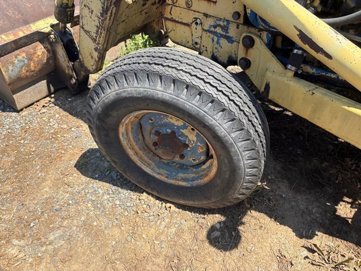 ford-tractor-image-8