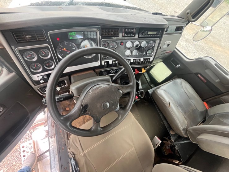 2012-kenworth-t800-image-16