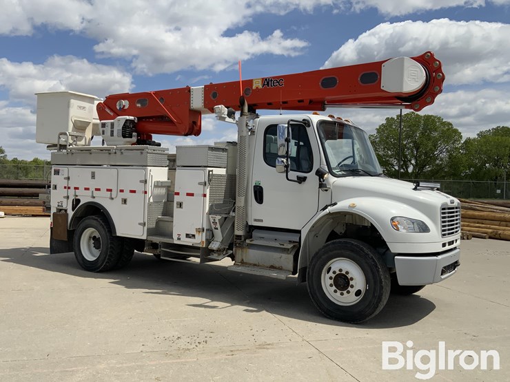 2012-freightliner-m2-106-image-11