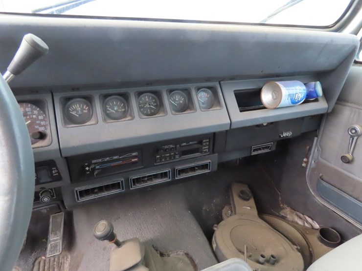 1989-jeep-laredo-4x4-image-13
