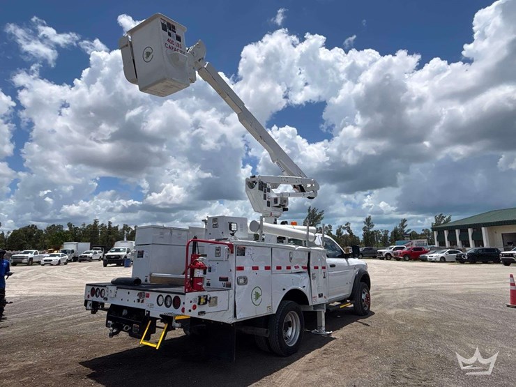 2021-ram-5500-chassis-4x4-altec-at37g-37ft.-bucket-truck-image-4