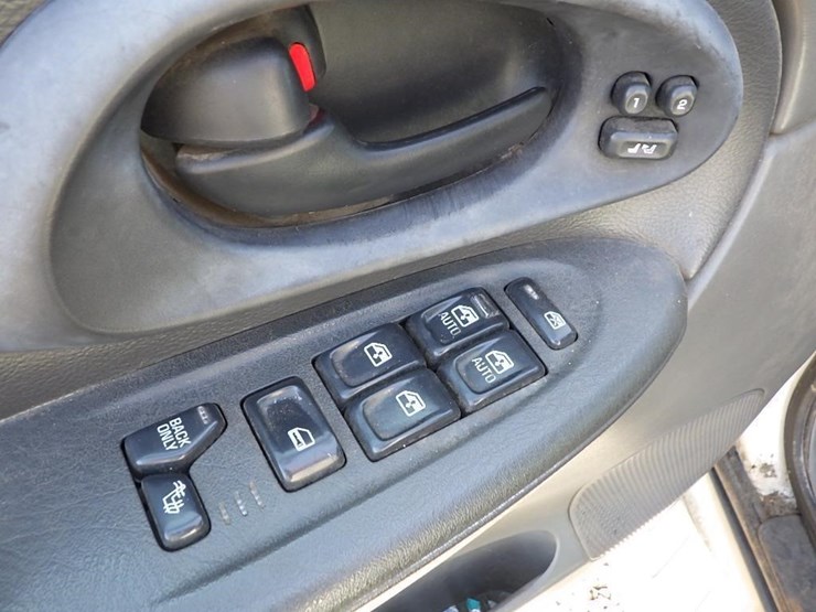 2003-chevrolet-blazer-image-27