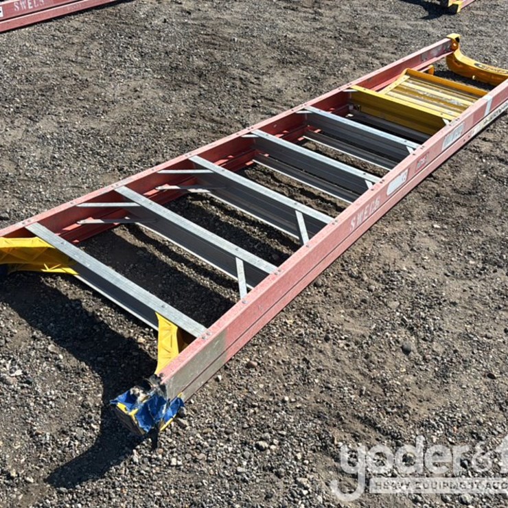 8' Podium Ladder