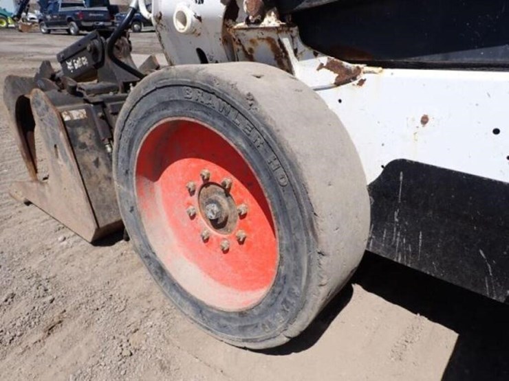 2014-bobcat-s590-image-29