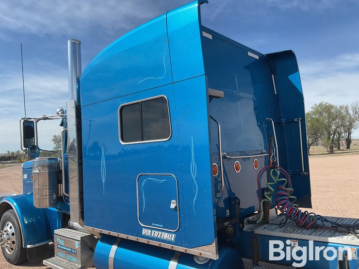 2015-peterbilt-389-image-18
