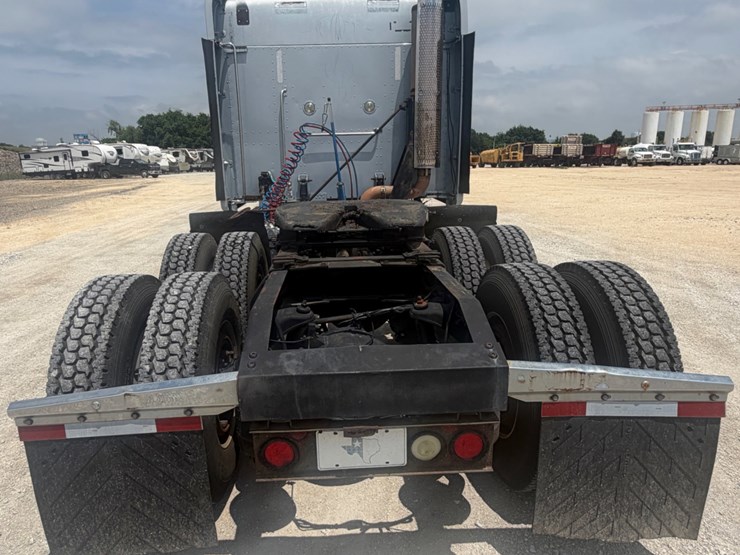 2009-peterbilt-387-image-6