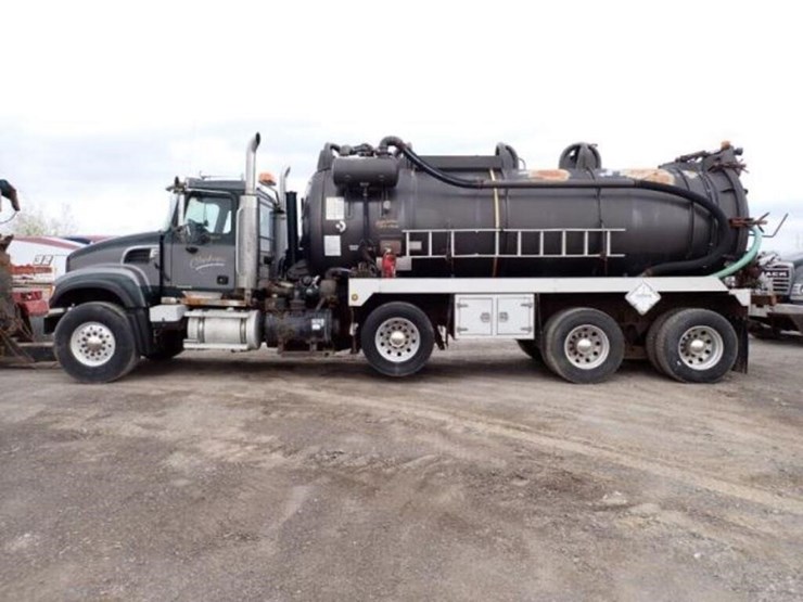 inoperable-2005-mack-cv713-granite-tri/a-vacuum-tr-image-8