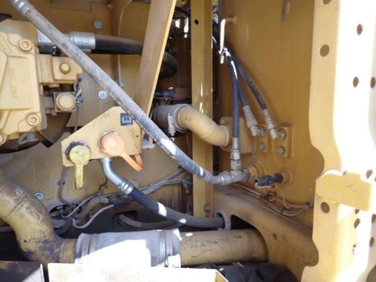 2021-caterpillar-323-image-55