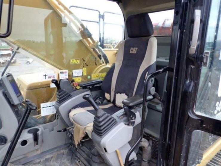 2015-caterpillar-349fl-image-16
