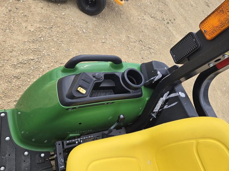 2025-john-deere-3032e-image-17