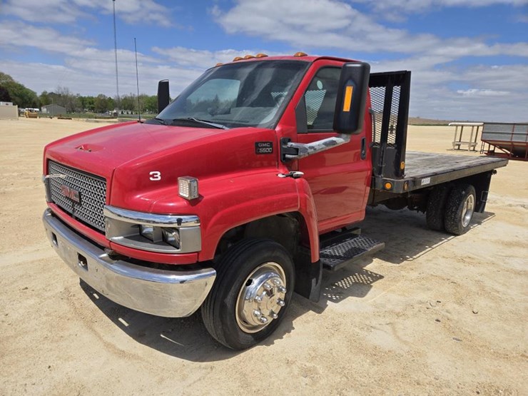 2003-gmc-5500-image-1