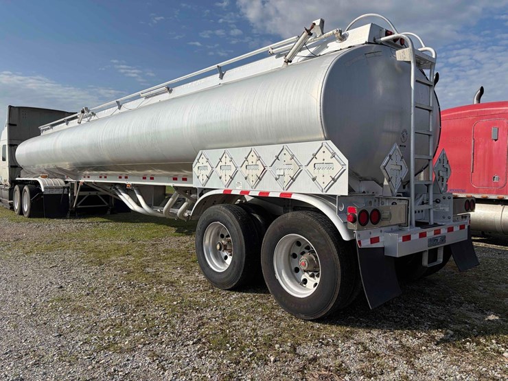 2014-polar-fuel-trailer-image-3