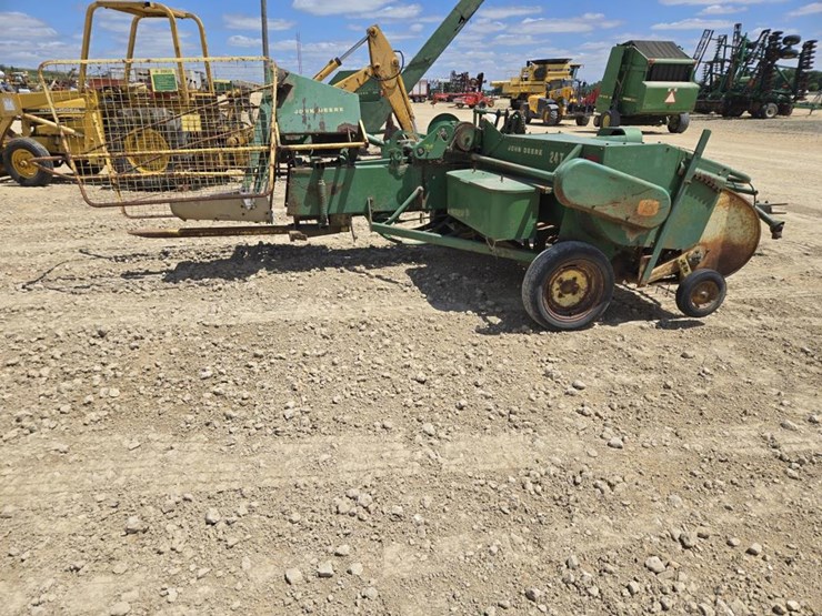 john-deere-24t-image-11