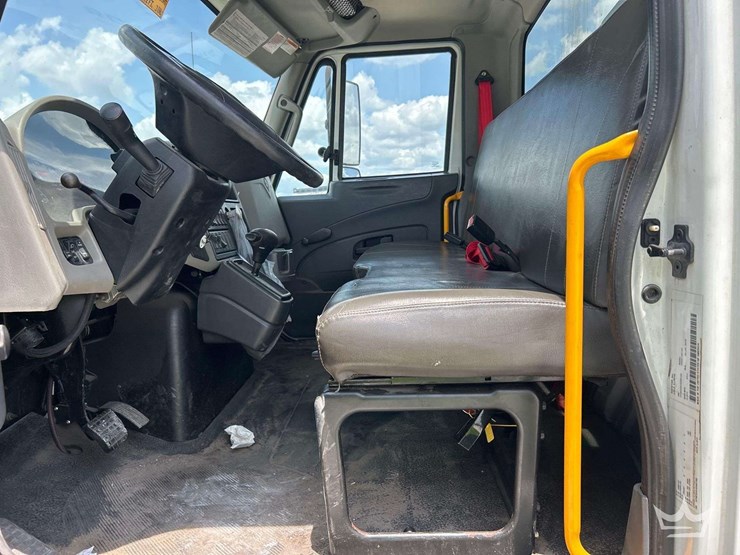 2014-international-durastar-4300-image-10