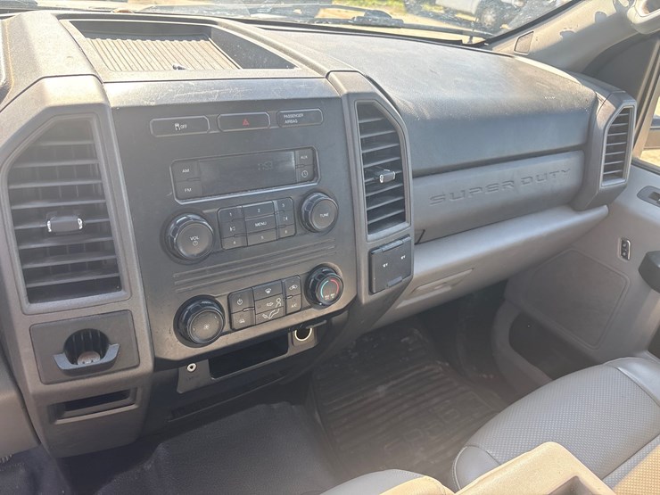 #12-•-2017-ford-3/4-ton-truck-image-9