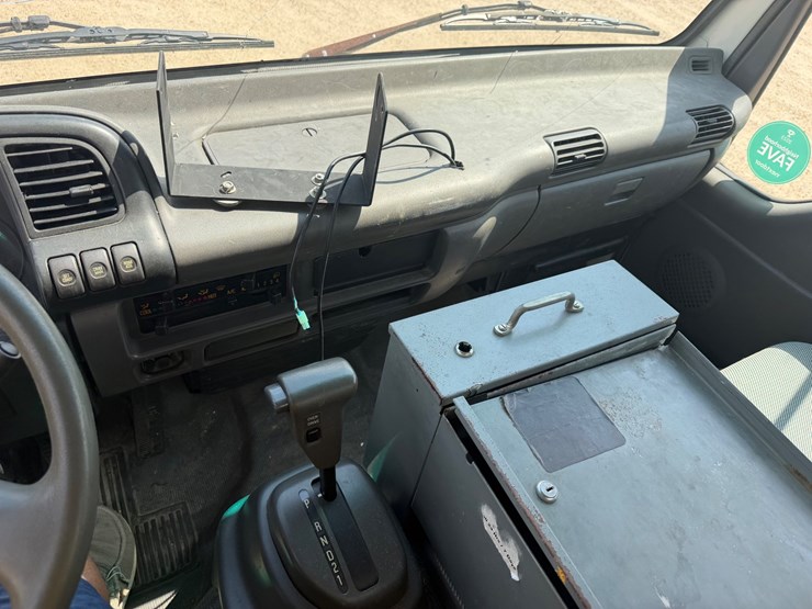 2005-isuzu-npr-image-11