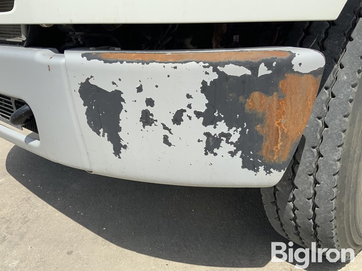2014-freightliner-m2-106-image-20