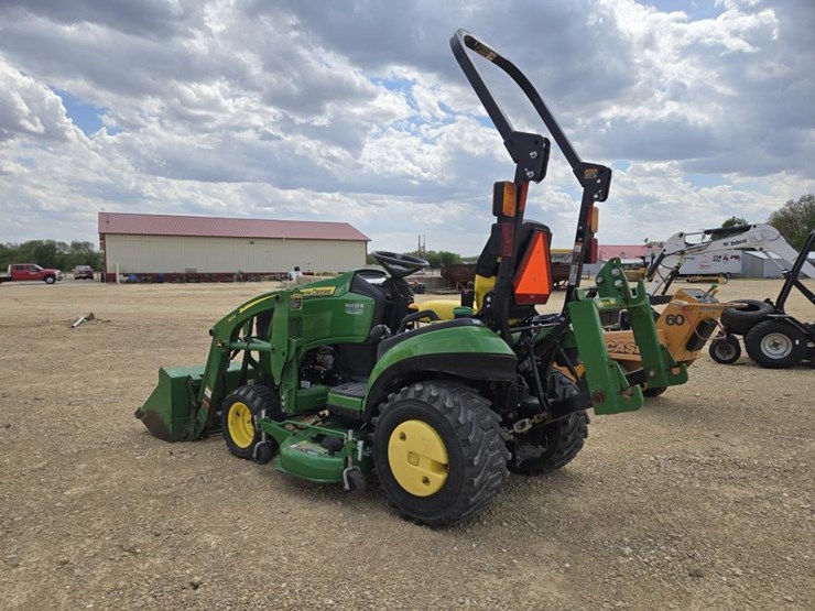 2018-john-deere-1025r-image-9