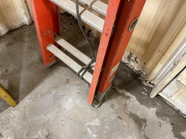 #4584-•-louisville-fiberglass-extension-ladder-image-5