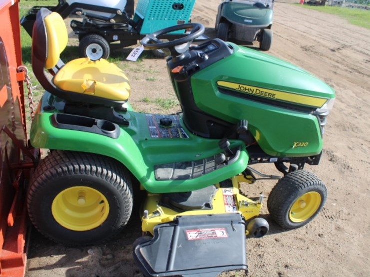 john-deere-x320-image-6