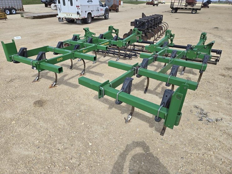 john-deere-2210-image-5