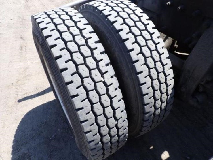 2004-peterbilt-379-image-58
