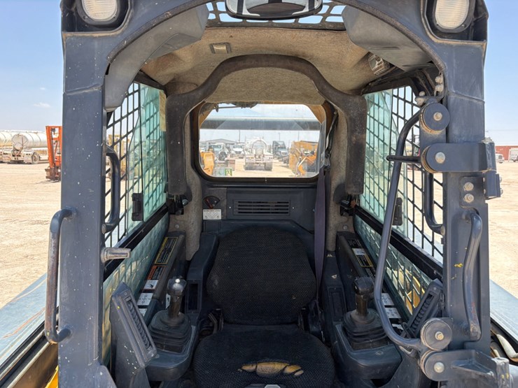 2010-deere-332d-image-8