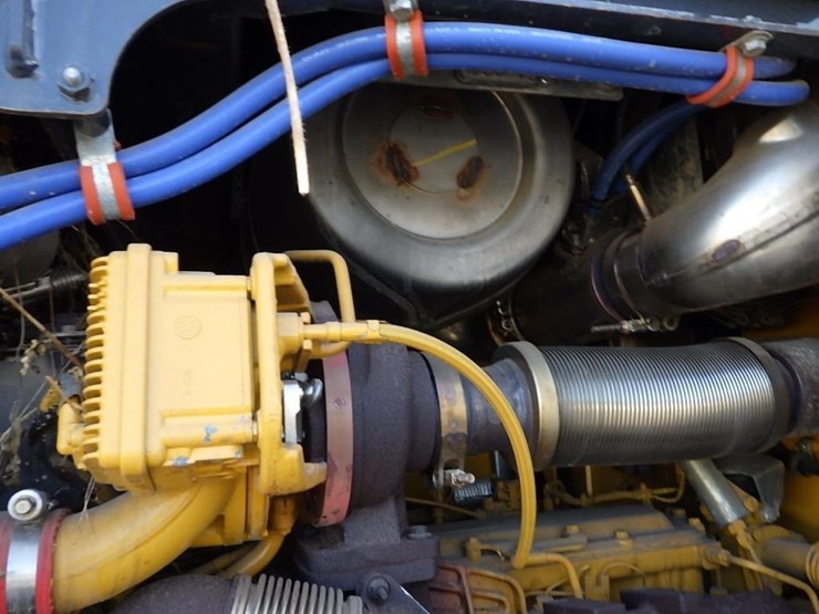 2023-john-deere-544-image-22