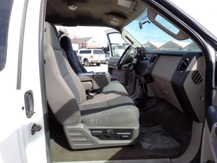 2010-ford-f350-xlt-image-21