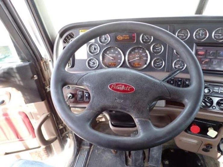 2013-peterbilt-367-image-17