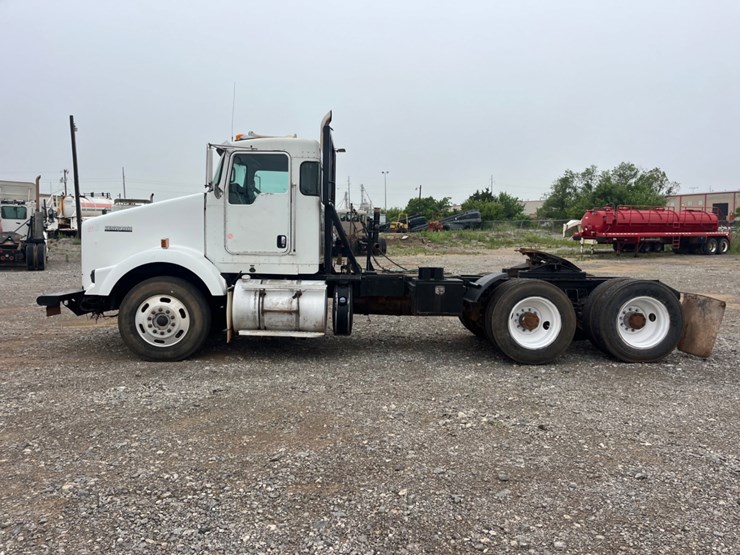 2012-kenworth-t800-image-8