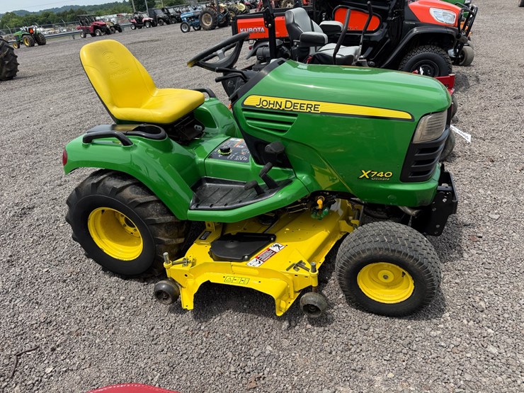 john-deere-x740-image-1