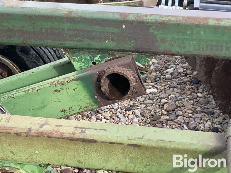 john-deere-331-image-12