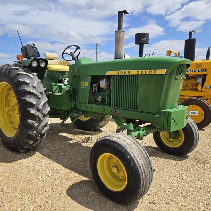 JOHN DEERE 3010