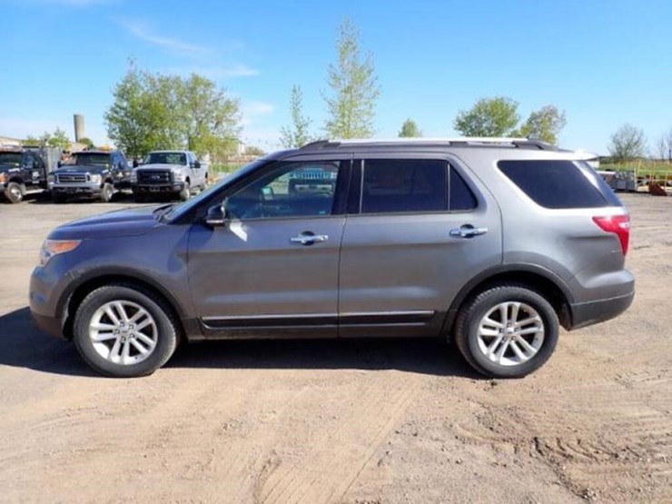 2014-ford-explorer-xlt-image-8