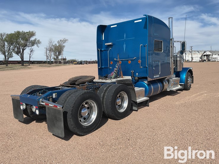 2015-peterbilt-389-image-5