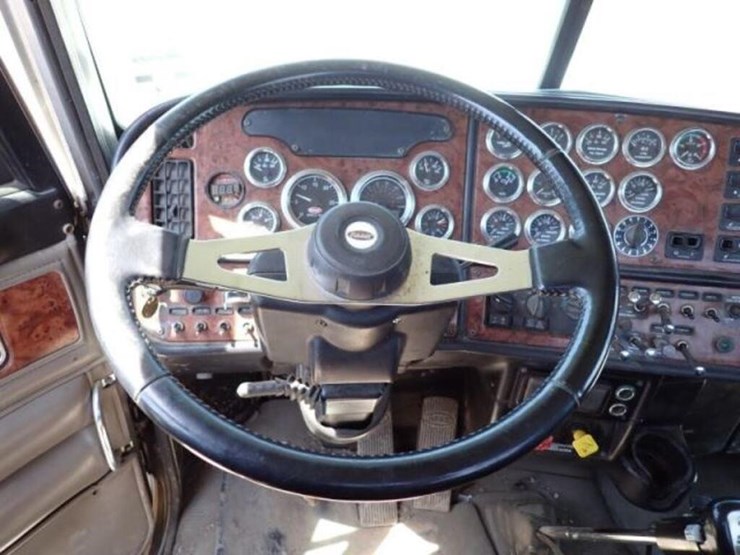 2004-peterbilt-379-image-14