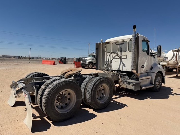2019-kenworth-t680-image-6
